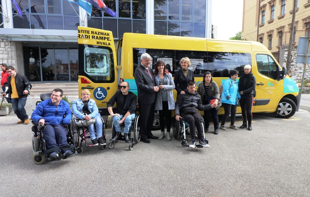 Novi kombi za osobe s cerebralnom i dječjom paralizom – Predano vozilo vrijedno 300 tisuća kuna