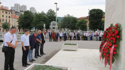 Danas se slavi Dan antifašističke borbe – položeni vijenci na Spomeniku oslobođenja