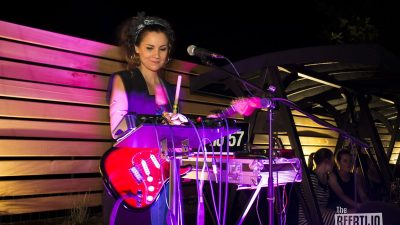 FOTO Mlada kantautorica Aklea Neon izvrsnim koncertom na terasi Beertije otvorila ciklus ‘Summer Vibes’