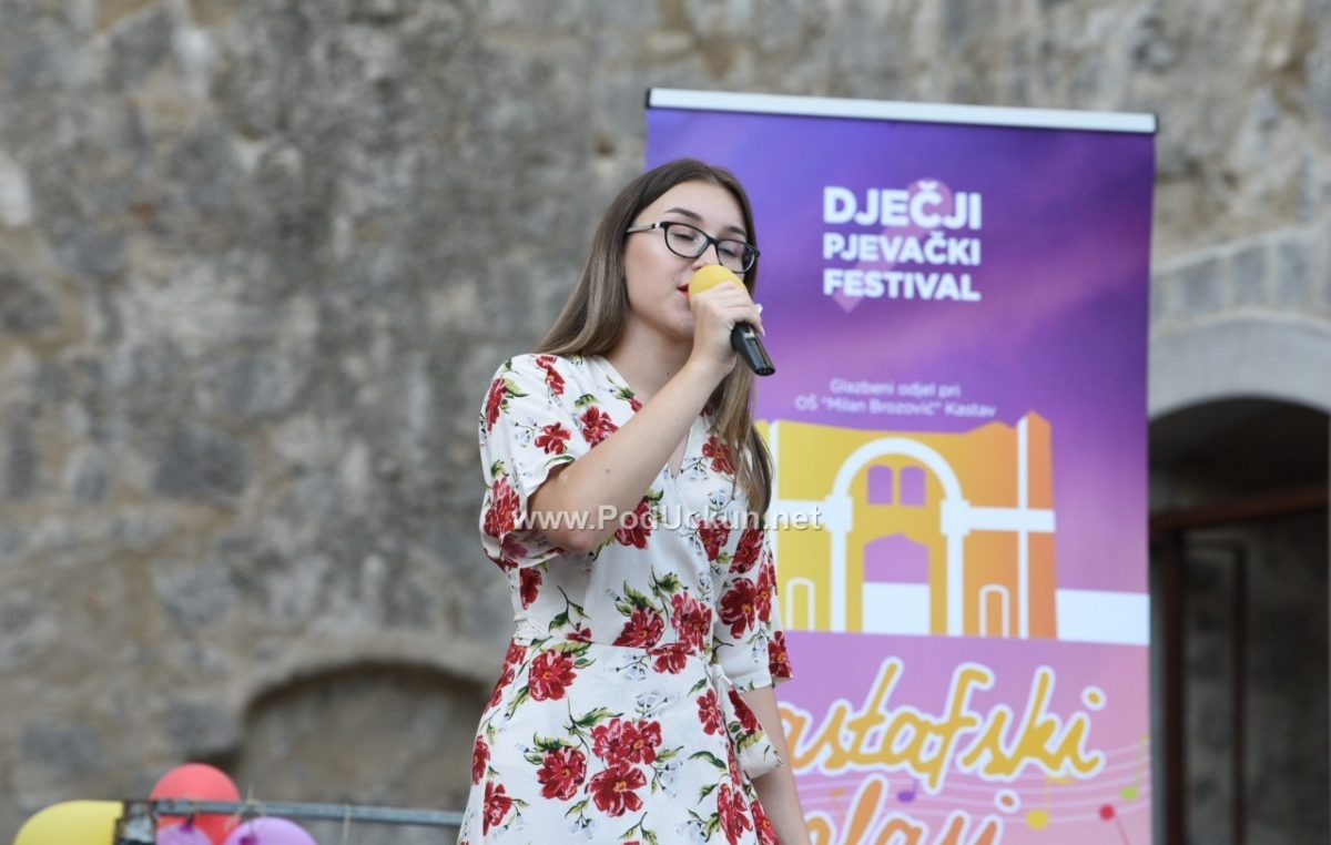 FOTO Održan festival Kastafski glasi – Mladi pjevači osvojili publiku na Crekvini