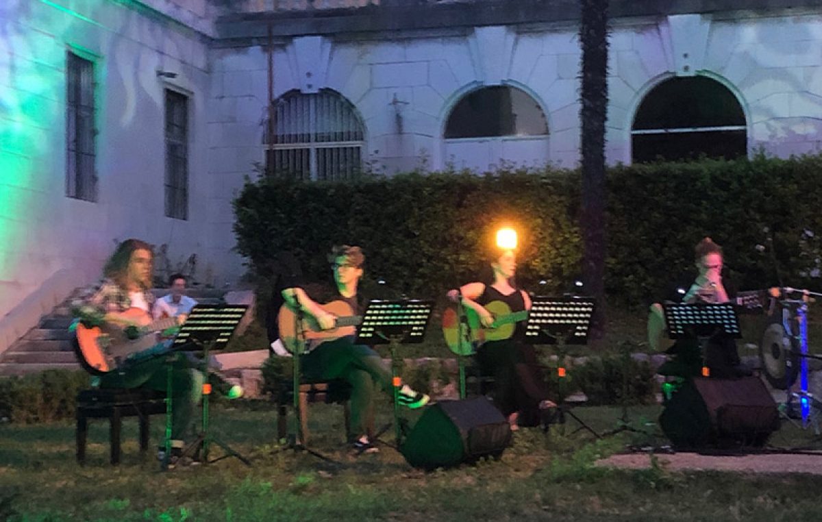 VIDEO Učenici glazbene škole “Ivan Matetić Ronjgov” koncertom obilježili kraj školske godine – Predstavljen projekt večeri filmske glazbe pod nazivom “Glazbena u Guveru!”