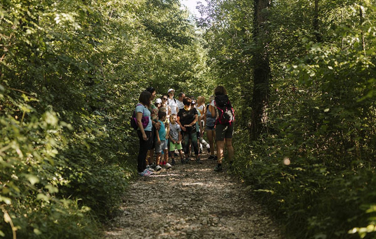 Djeca i roditelji uživali u čarima Velog vrha uz vodstvo prirodoslovaca