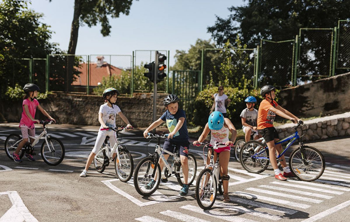 Dječji festival Tobogan – Prometni poligon Doma mladih ugostio prvi dan vožnje bicikala