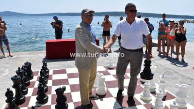 FOTO Kasparov i gradonačelnik Rukavina otvorili šahovsku plažu u Crikvenici