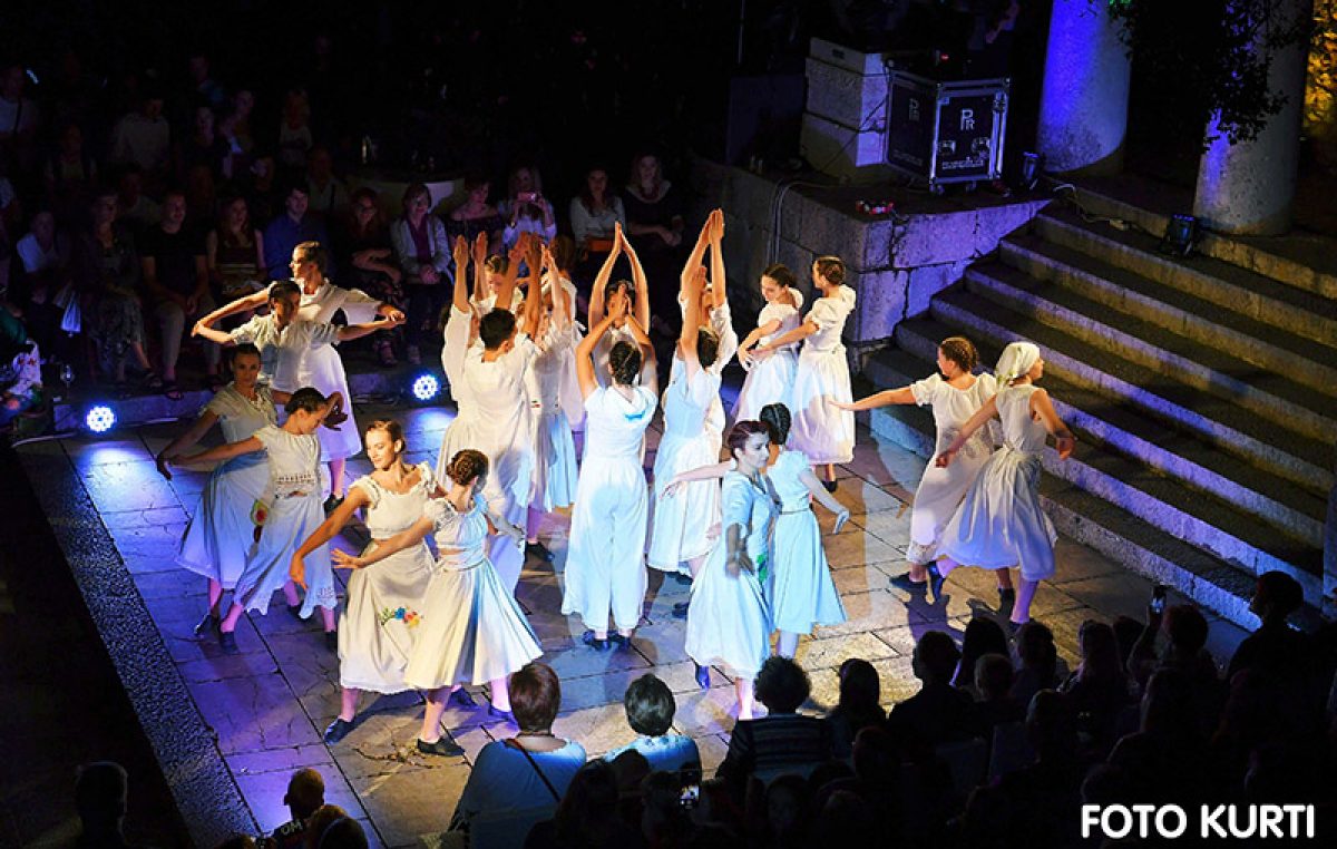 Nadahnutom izvedbom Čipke, plesači Ri Dance-a oduševili publiku na Trsatskoj gradini