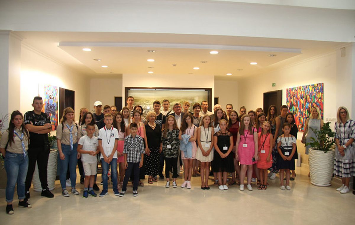 Predstavnici grada i županije ugostili djecu iz Srebrenice
