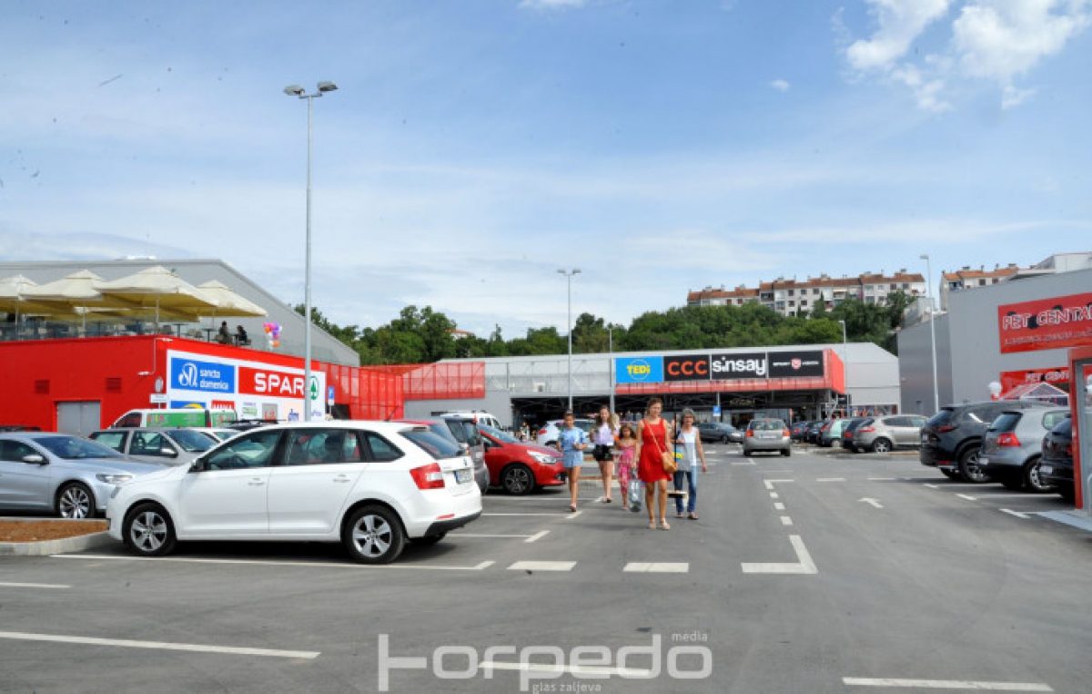 FOTO Svečanim otvorenjem s radom počeo Marti Retail Park na Martinkovcu