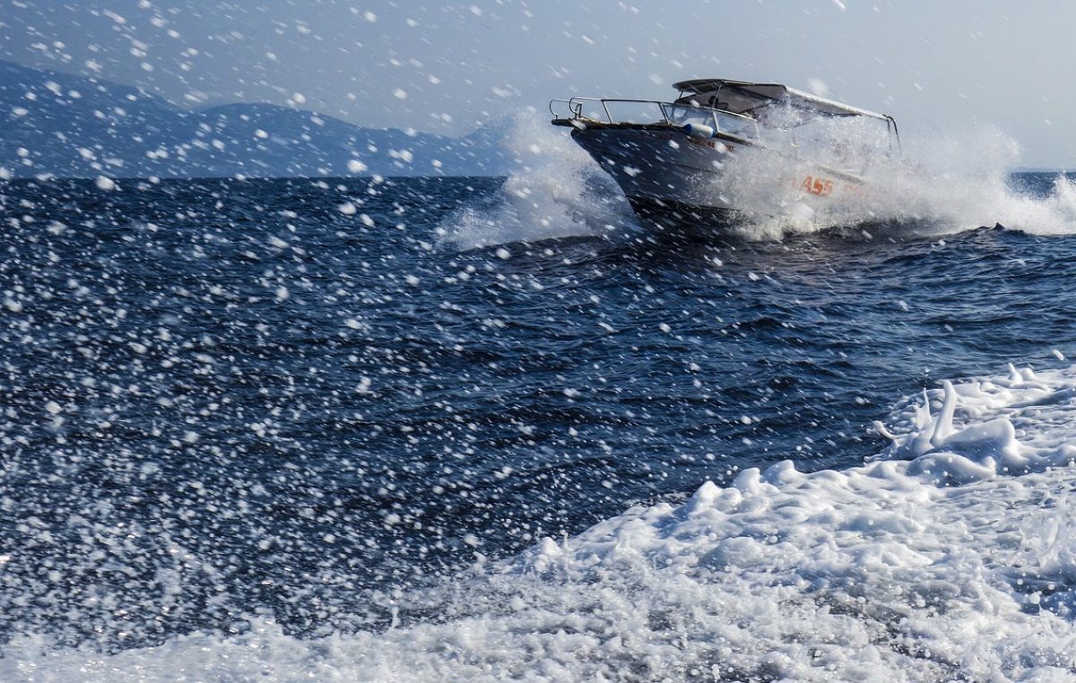 Gliseri ugrožavaju sigurnost kupača: Pomorska policija ovog tjedna zabilježila 22 prekršaja glisiranja preblizu obale