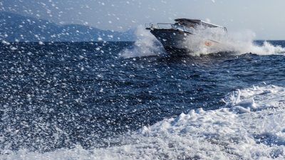 Gliseri ugrožavaju sigurnost kupača: Pomorska policija ovog tjedna zabilježila 22 prekršaja glisiranja preblizu obale