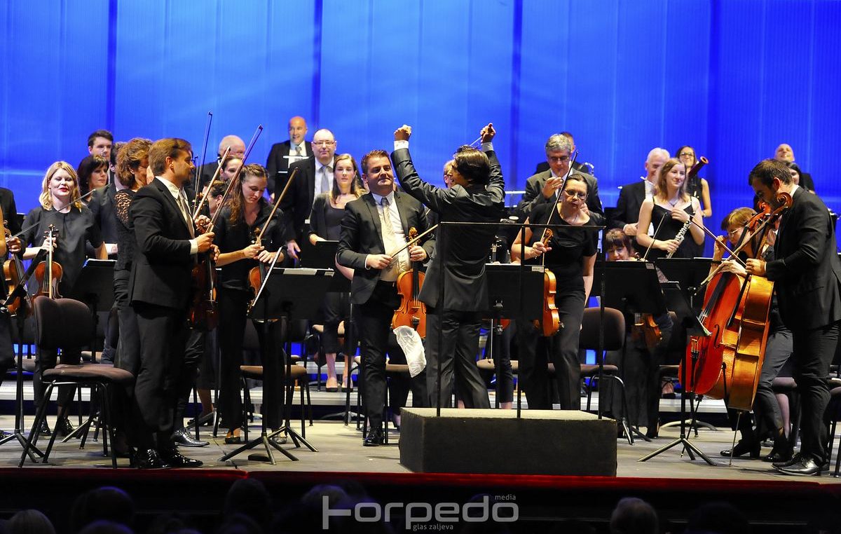FOTO Spektakularnom izvedbom Brucknerove Devete simfonije otvorena koncertna sezona riječkog kazališta