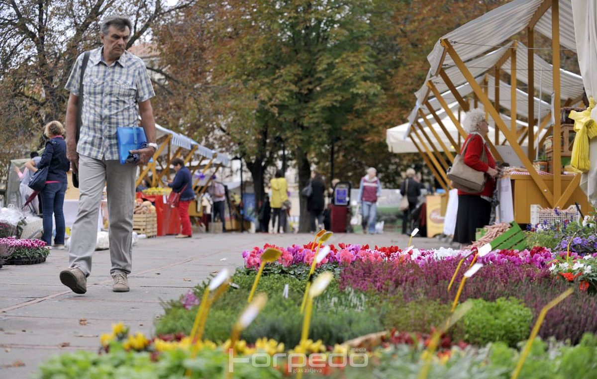 U OKU KAMERE Šarenilo i ljepota u centru grada – Zamirisao je Cvjetni sajam na Kontu