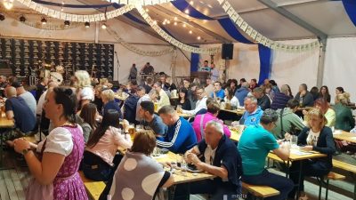 FOTO Duh najveće pivske fešte stigao i na Kukuljanovo – Uz Belfast Food i vrhunsko pivo potekao riječki Oktoberfest