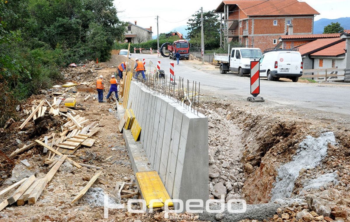 FOTO Čelnici županije obišli radove na rekonstrukciji županijske ceste Mladenići – Ronjgi