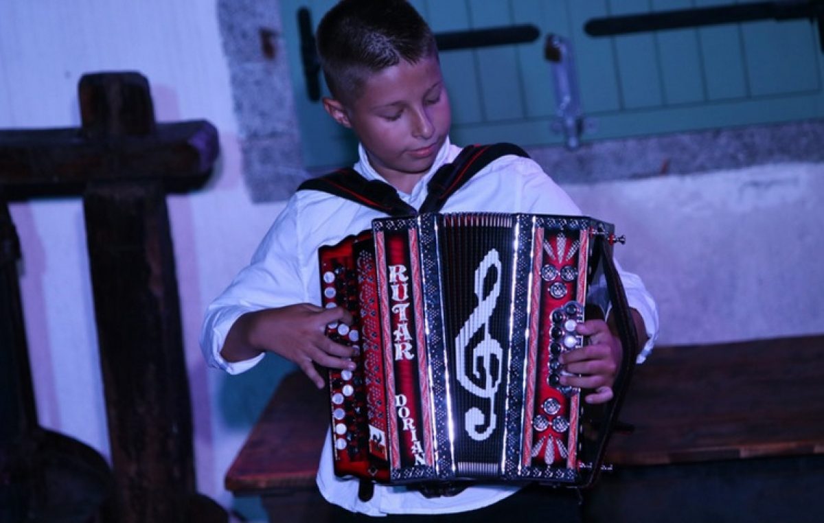VIDEO Kastavac mjeseca rujna je ‘čudo od djeteta’ i majstor harmonike Dorian Rubeša