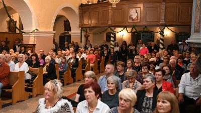 Euharistijskim slavljima proslavljena Mihoja – Predsjednica Grabar Kitarović prisustvovala misi u Jelenju