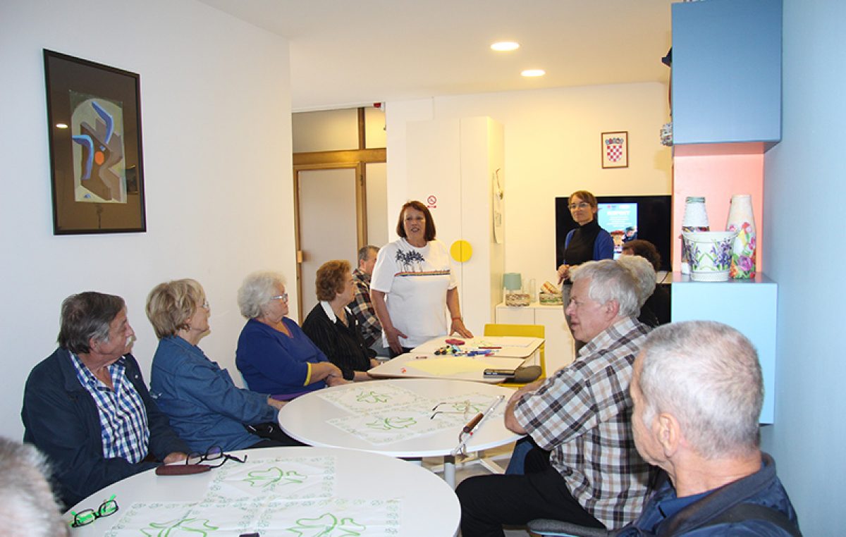 Povodom Međunarodnog dana starijih osoba u klubu umirovljenika na Turniću održana radionica “Čujemo li naše starije?”