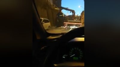 VIDEO Riječki Pat i Mat u pokušaju uklanjanja vozila – Intervencija ‘pauka’ u Ružićevoj pretvorila se zbrajanje štete na automobilu