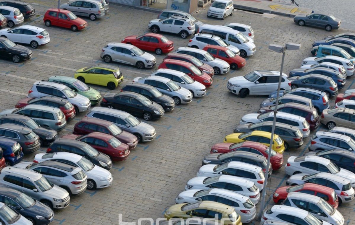 Vlasnicima vozila stranih registracija u 2019. naplaćeno dnevnih parkirnih karti u iznosu od 243.520 kuna