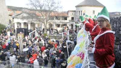 FOTO/VIDEO Novogodišnja ‘matineja’ na Gradini Trsat oduševila brojne klince – Uz magiju i pjesmu ispratili godinu