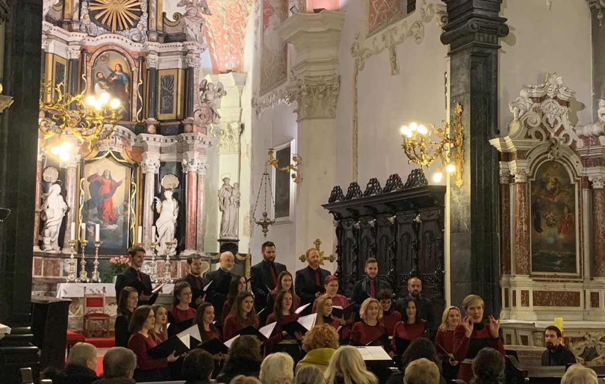 Schola Cantorum Rijeka adventskim napjevima obilježio Svjetski dan zborskog pjevanja