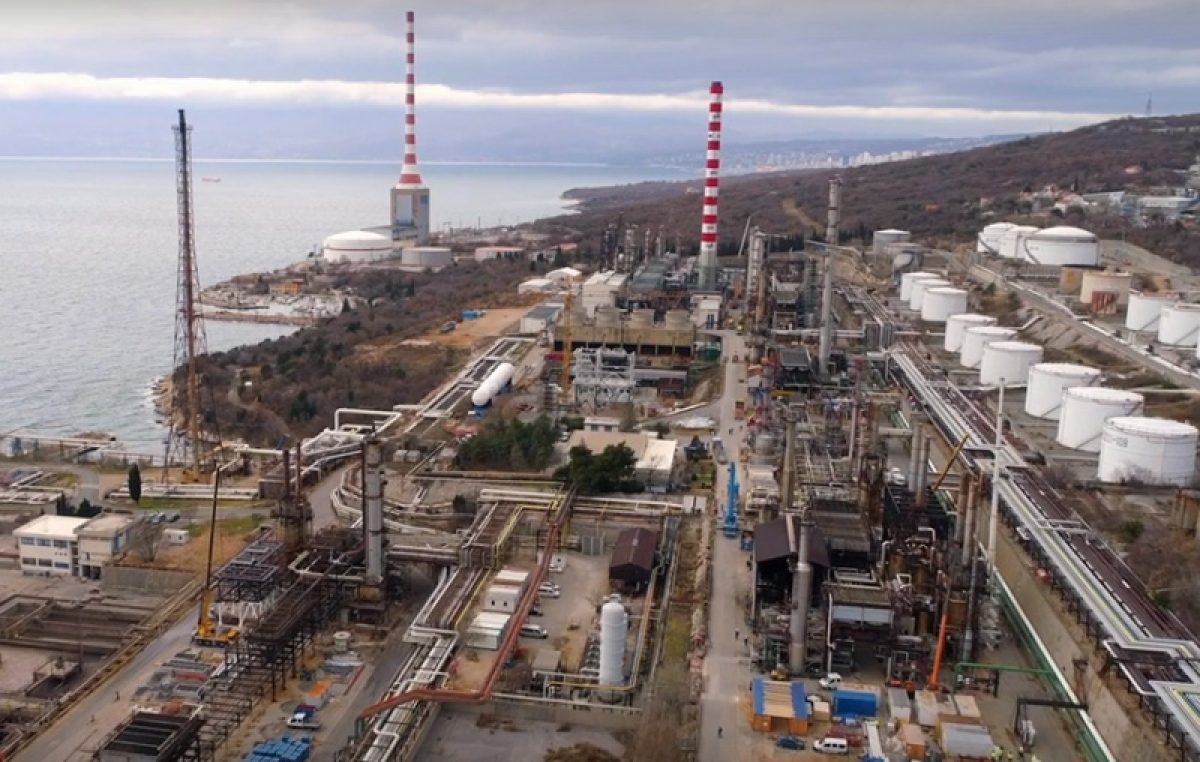 Rafinerija nafte Rijeka obustavlja rad procesnih postrojenja: Sljedećih dana moguće pojačano dimljenje