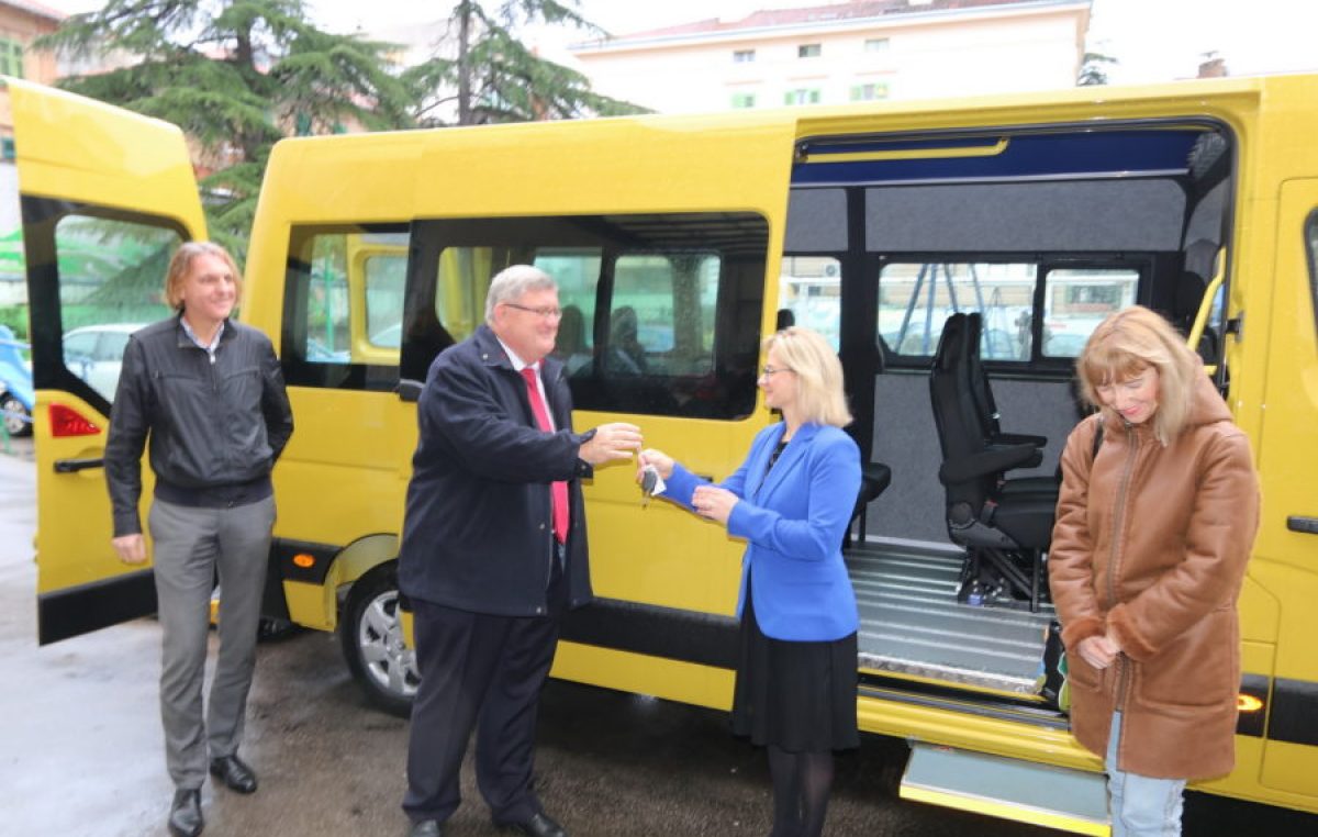 Novim kombijem i novim učionicama poboljšani uvjeti rada Centra za odgoj i obrazovanje Rijeka