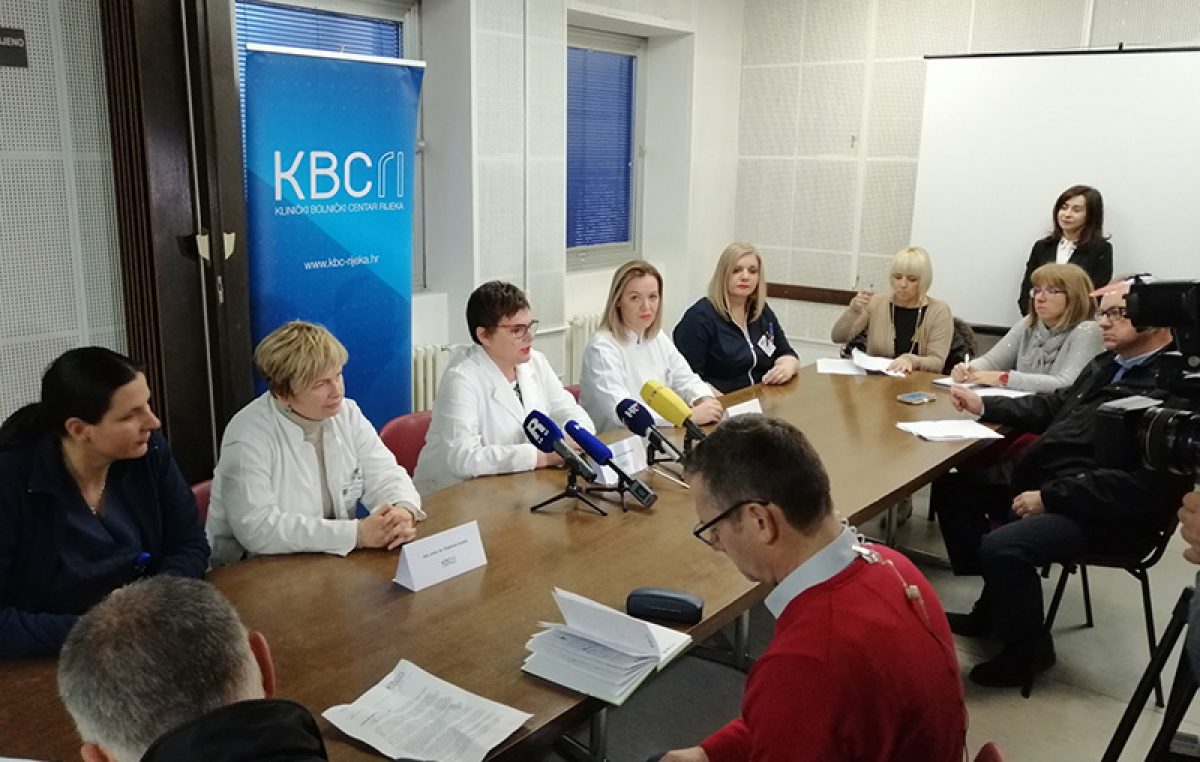 Uspješnom suradnjom neurologa, audiologa i fonijatara KBC-a Rijeka, po prvi je puta u Hrvatskoj apliciran toksin botulinuma u glasnice