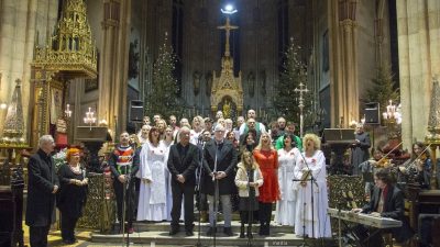 FOTO/VIDEO Pedeset kvarnerskih glazbenika ‘osvojilo’ velebnu katedralu: Koncert ‘Božić je judi’ gostovao u Zagrebu