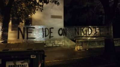 U OKU KAMERE Ispred Sušačke osvanuli grafiti podrške smijenjenom vjeroučitelju Marinu Miletiću