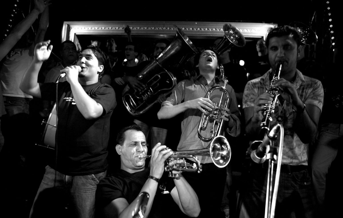 Jedan od najuzbudljivijih sastava romskih puhača vraća se u Rijeku – Kočani orkestar stiže u Pogon kulture