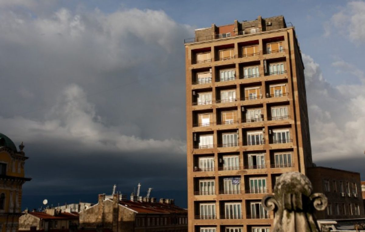 Najavljeno postavljanja petokrake na Riječki neboder uznemirilo hrvatsku desnicu