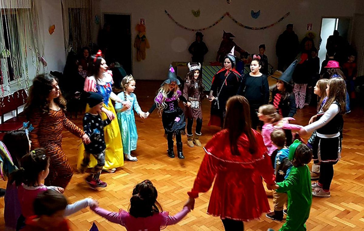 Dječji balovi pod maskama na Rastočinama i Kozali – Kvartovska bajka i Inicijativa za kvart u svoje kvartove dovode šarenilo Riječkog karnevala