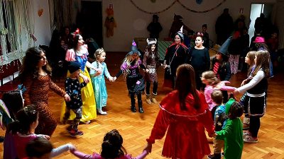 Dječji balovi pod maskama na Rastočinama i Kozali – Kvartovska bajka i Inicijativa za kvart u svoje kvartove dovode šarenilo Riječkog karnevala