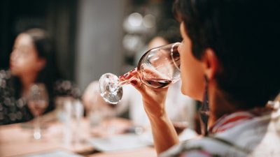 Organizatori festivala WineRi organiziraju online degustaciju kvarnerskih vina pod nazivom “Kvarner u vašem domu”