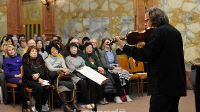 FOTO Renomirani njemački violinist zasvirao na Kresnikovoj violini: Sϋβmuth očaran instrumentom, a publika – Sϋβmuthom