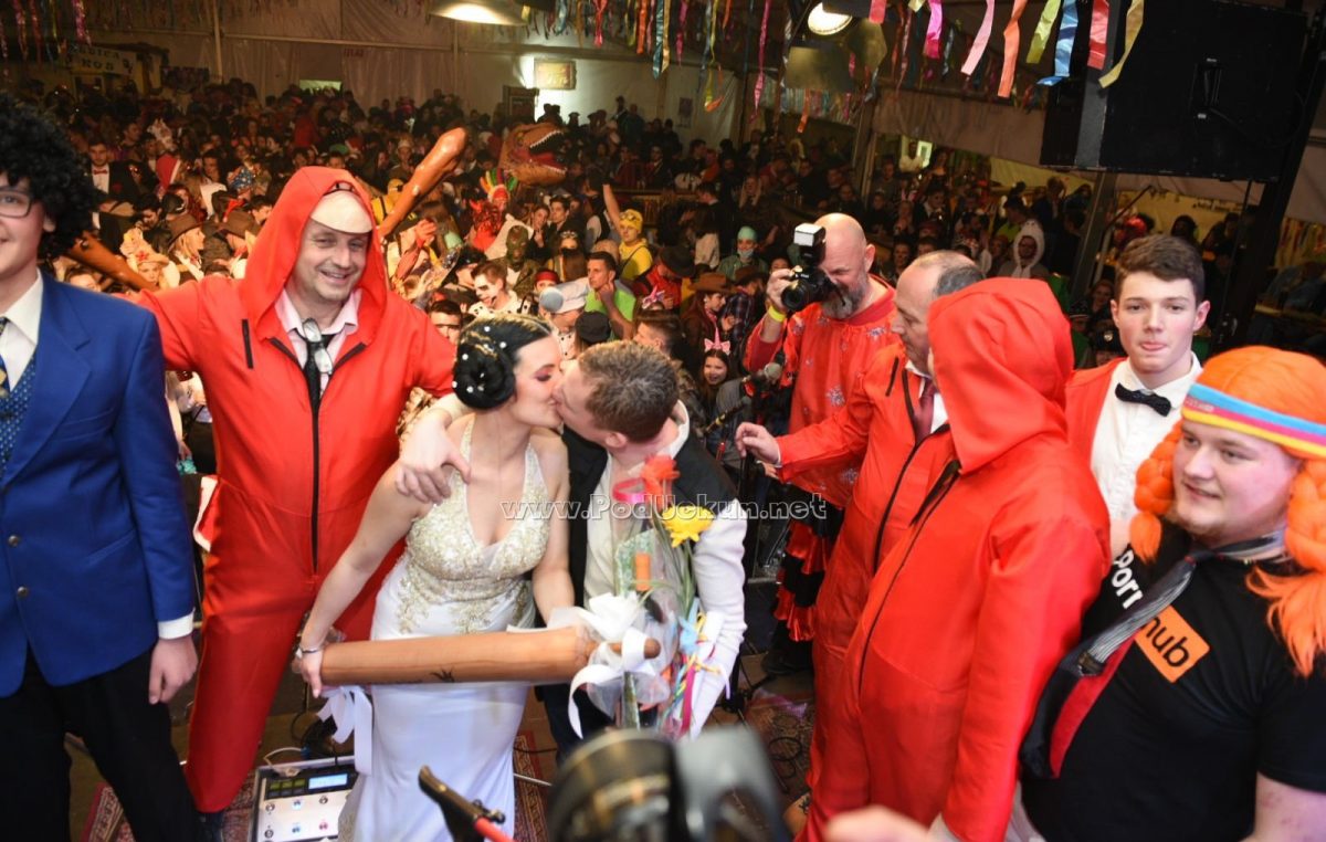 FOTO/VIDEO Spektakularno maškarano vjenčanje ispunilo Maškarani Kastav ljubavnim zanosom i odličnom atmosferom