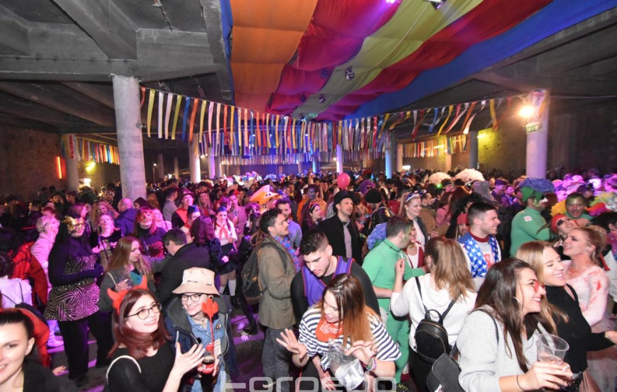 FOTO/VIDEO Posljednja karnevalska zabava bila je i najluđa: Grooversi i Aurora stvorili vrhunsku atmosferu za kraj