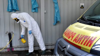 FOTO Sigurnost prije svega – Pogledajte postupak čišćenja kola hitne pomoći nakon prijevoza osobe na koju se sumnja da je zaražena korona virusom
