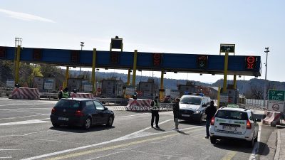 U OKU KAMERE Zbog pojačane migracije iz unutrašnjosti Hrvatske na Kikovici i Krčkom mostu postavljeni kontrolni punktovi