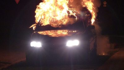 Zapaljen luksuzni BMW u javnoj garaži na Zametu: Policija provodi kriminalističko istraživanje