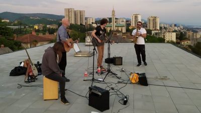 VIDEO Glazba s vrha nebodera ispunila Kozalu dobrom atmosferom: Održan prvi party u ciklusu ‘Muzika s krovova’