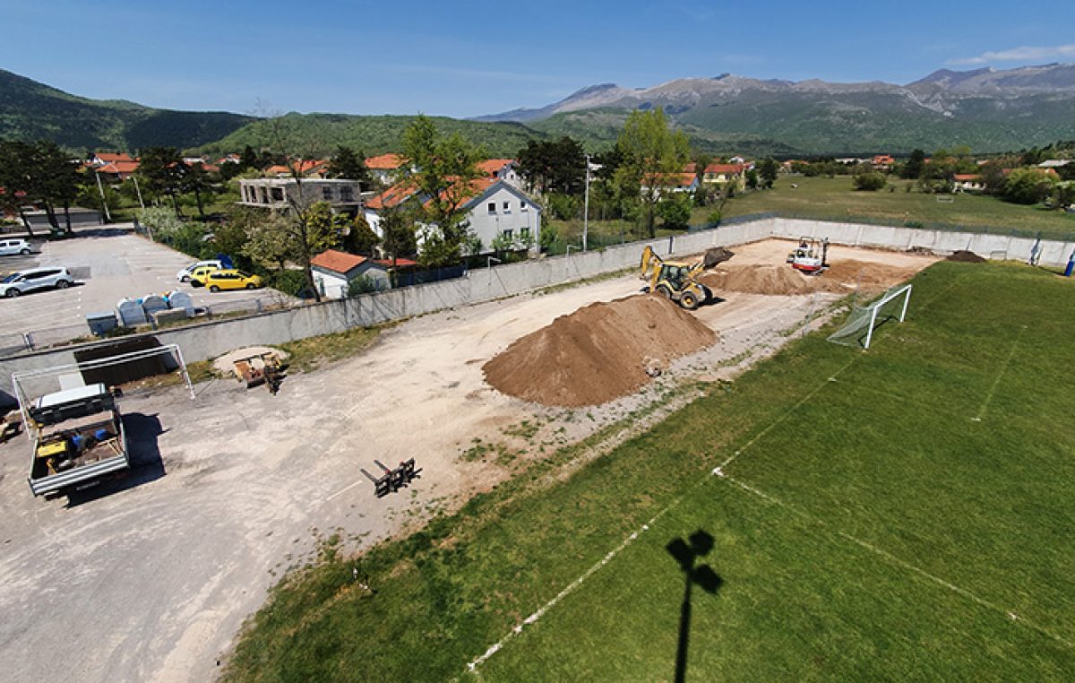 VIDEO Krenuli radovi na izgradnji višenamjenskog igrališta u Dražicama