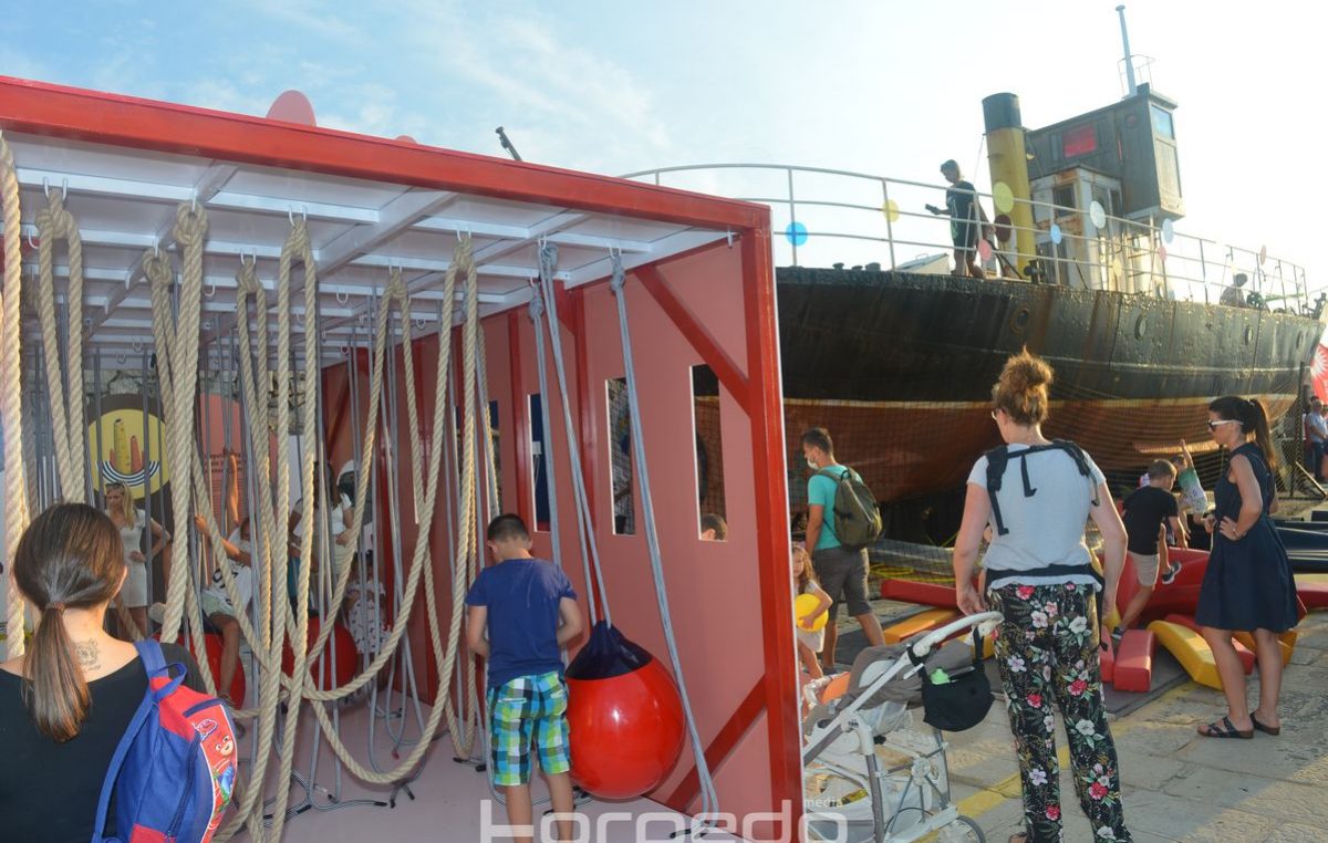 FOTO/VIDEO Rijeka je dobila novo dječje igralište: Uz puno veselja otvoren Balthazarov Uragan na Molo longu