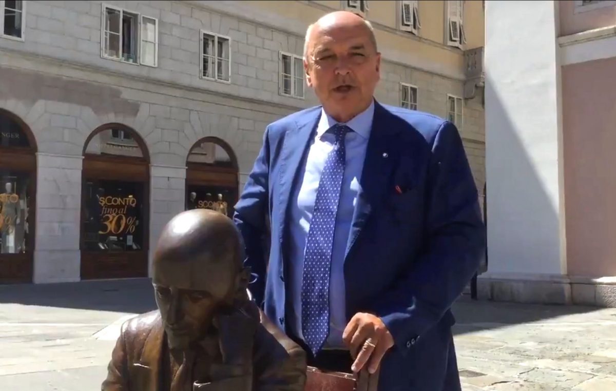 Gradonačelnik Trsta DiPiazza “čestitao” Obersnelu na izbornom rezultatu pored D’Annunzijevog kipa