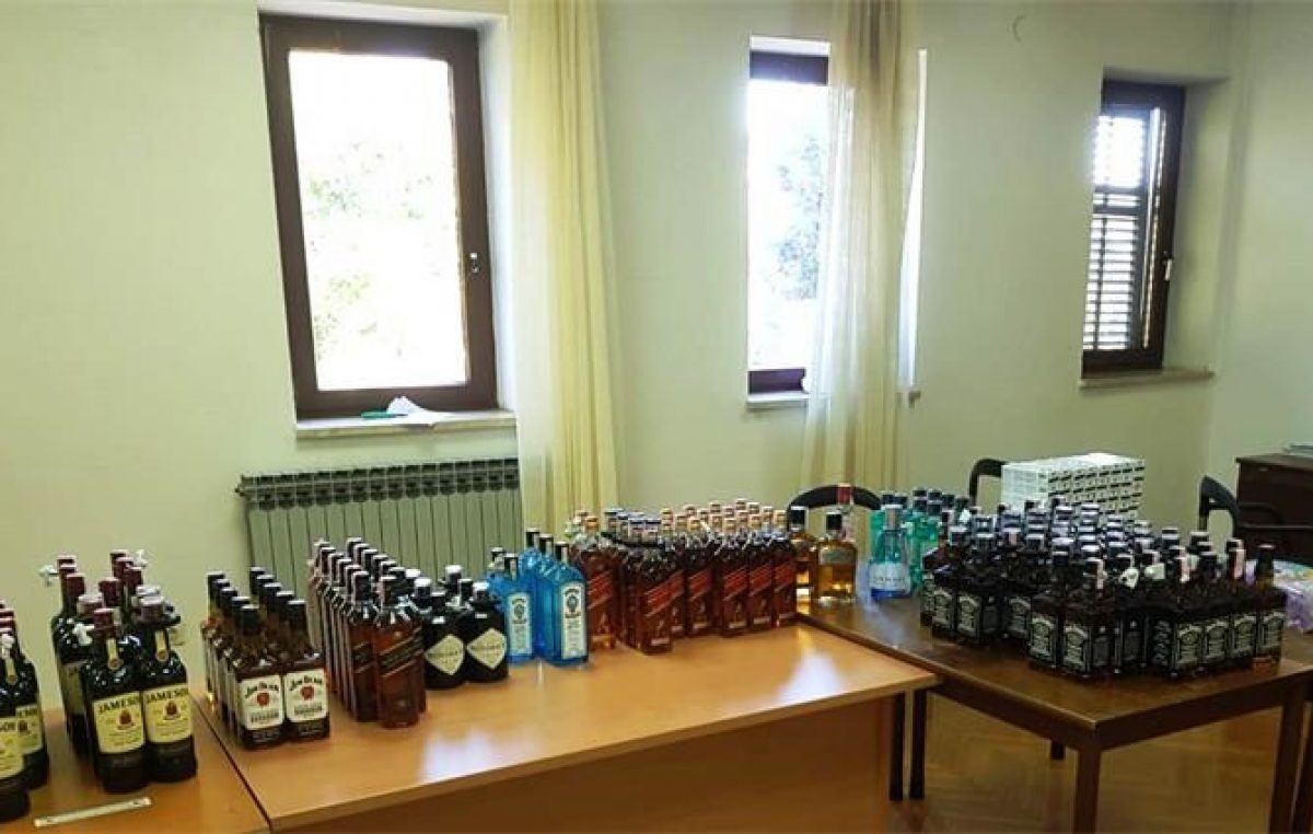 Višestruki kradljivac alkoholnih pića iz Crikvenice, Krka, Malinske i Omišlja uhvaćen na senjskom području