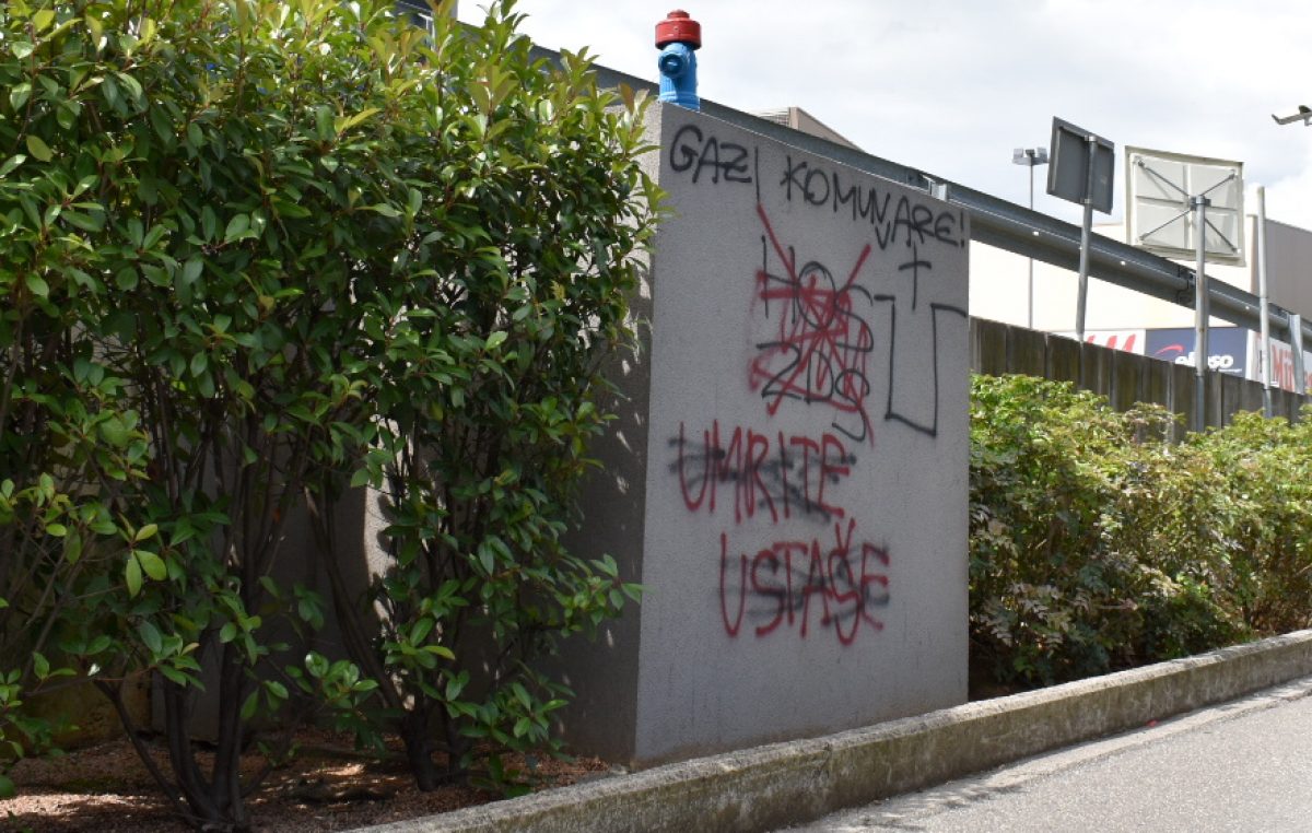 U OKU KAMERE Ustaše i komunjare u ratu “grafitima”