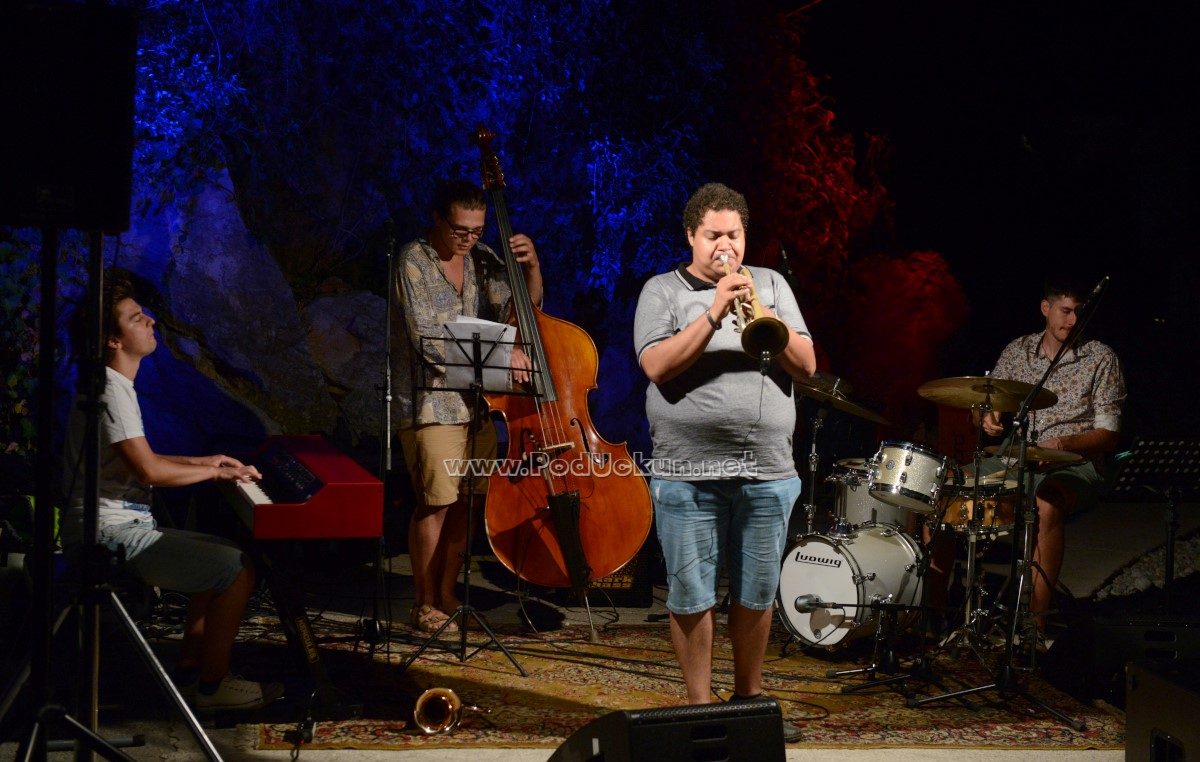 FOTO/VIDEO JazzObala Quartet ovacijama ispraćen s Morskog prasca