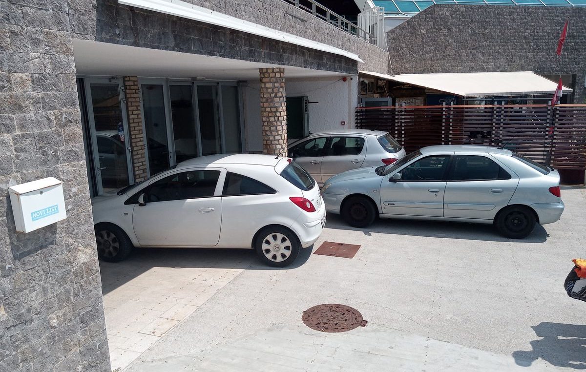 Milovanović: Grad mora sankcionirati vozila koja se nepropisno parkiraju oko garaže na Kantridi