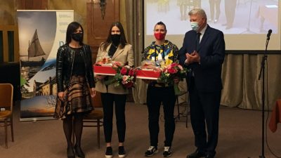 Župan Komadina primio brončane rukometašice Katarinu Ježić i Dejanu Milosavljević
