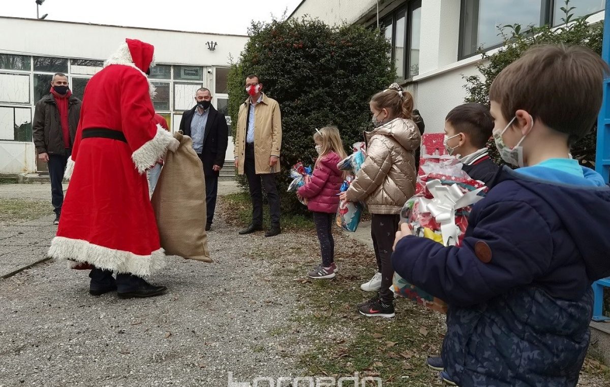 [VIDEO/FOTO] Riječki sportski savez i Grad Rijeka proveli su akciju darivanja poklona najmlađim sportašima